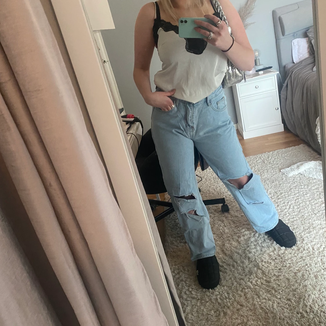 Jeans med slitningar  - 90