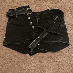 Shorts - Komm privat för info?❤️ jätte fin använt två gånger typ. Syns inte. Köpt på h&m.❤️