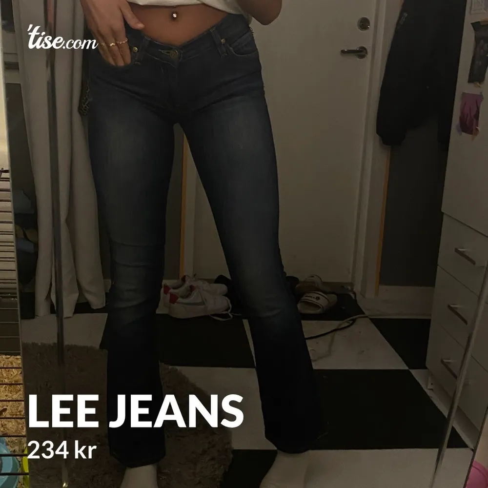Svinsnygga jeans från Lee!! Jag älskar de men tyvärr är de lite väl tajta på mig nu.. 🥺 Köparen står för frakten!’. Jeans & Byxor.