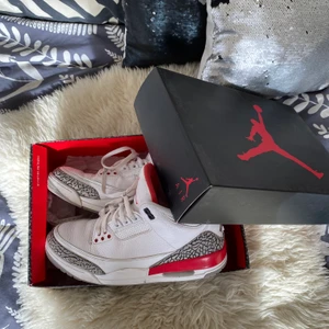 Jordan 3 Hall of Fame - Skick: 8/10, kommer med originalbox, nypris runt 4000:- fri frakt eller meetup i Gbg, tar trades