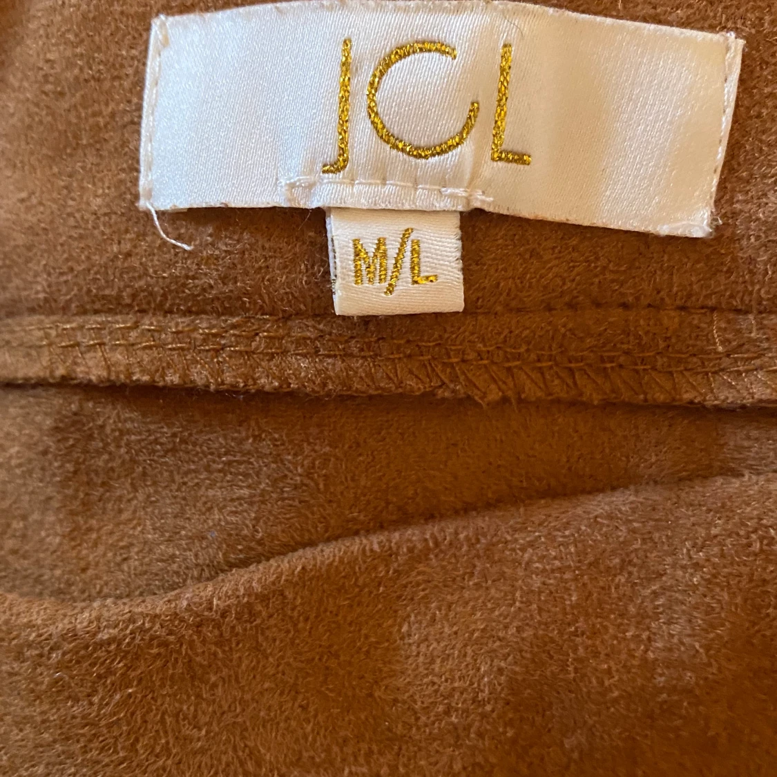 Brun mockakjol med detaljer - 90