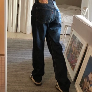 Levis jeans - Svinsnygga Levis jeans. W32, känns som W30. Möts på gröna linjen! Annars tillkommer frakt🥰