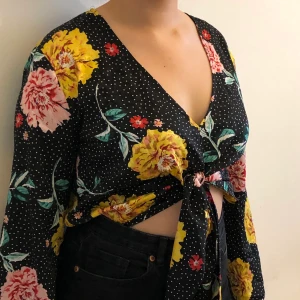 🌞 cute top 🌞 - Såå fint plagg som faller jättefint!!! 🥺 