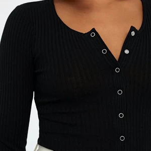 Nelly tröja - Jättefin tröja från Nelly som är helt oanvänd, storlek XS.