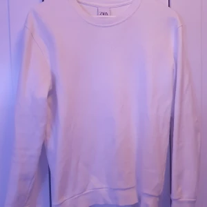 Zara sweatshirt  - Vit Zara sweatshirt, använt skick 