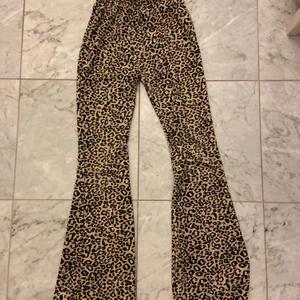 NASTY GAL BYXOR - snygga byxor leopard mönster EU STORLEK 38