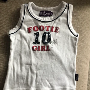 Söt crop top - Jättesöt topp som e uppklippt i armhålan för mer bekvämhet, passar mig som har storlek S