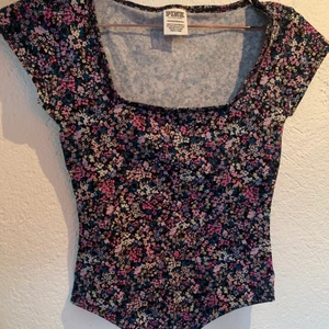 Body från Pink, stl xs/s - Super söt body från Pink med fyrkantig urringning, inga slitningar alls! 💕90kr+frakt 