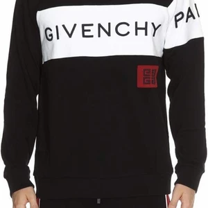 Givenchy tröja stl M och passar S  - En jätte fin givenchy tröja använd en gång helt ny pris kan diskuteras 