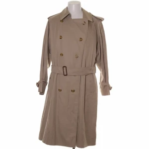 Burberry trenchcoat🎂 - Kommer tyvärr inte till användning, men i väldigt fint skick<3 Sitter väldigt oversized på mig som är en S💘 Kontakta mig för fler bilder eller för mer information🤍
