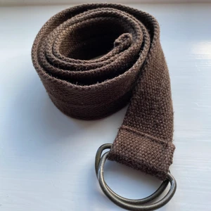 Brunt skärp - Brunt skärp. Passar mig som är oftas bär 38 i jeans.