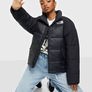 the north face jacka  - säljer min north face jacka då jag inte använder den lika mycket längre, storlek M men sitter snyggt oversize på xs—s. nypris ca 2000. Priset kan diskuteras vid snabb affär 🥰