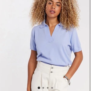 Blå piké  - Strl L, säljer för 150 kr, köparen står för frakten 🌸