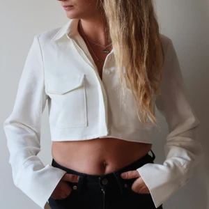 Cropped skjorta  - Frakt tillkommer 