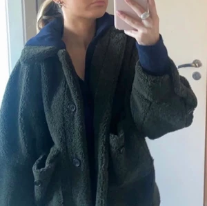 Teddy jacka  - Säljer nu  min superfina teddyjacka älskar den verkligen!💞  Den är i nyskick! kontakta för fler bilder nypris 500kr 