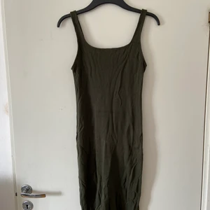 Klänning från Berska - Bara använd en gång, storlek S 