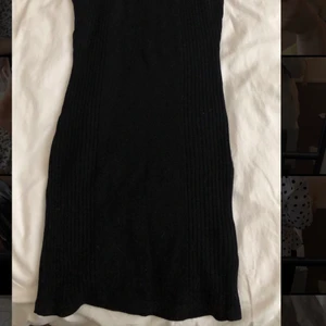 Svart klänning  - En basic svart klänning! 