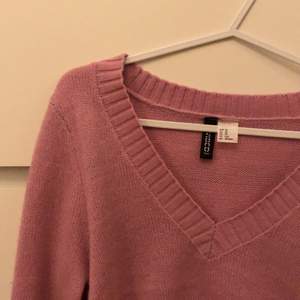 Jättefin rosa stickad tröja från hm som inhe kommer till användning. Jättebra skick och priset kan diskuterar. 70+frakt❤️