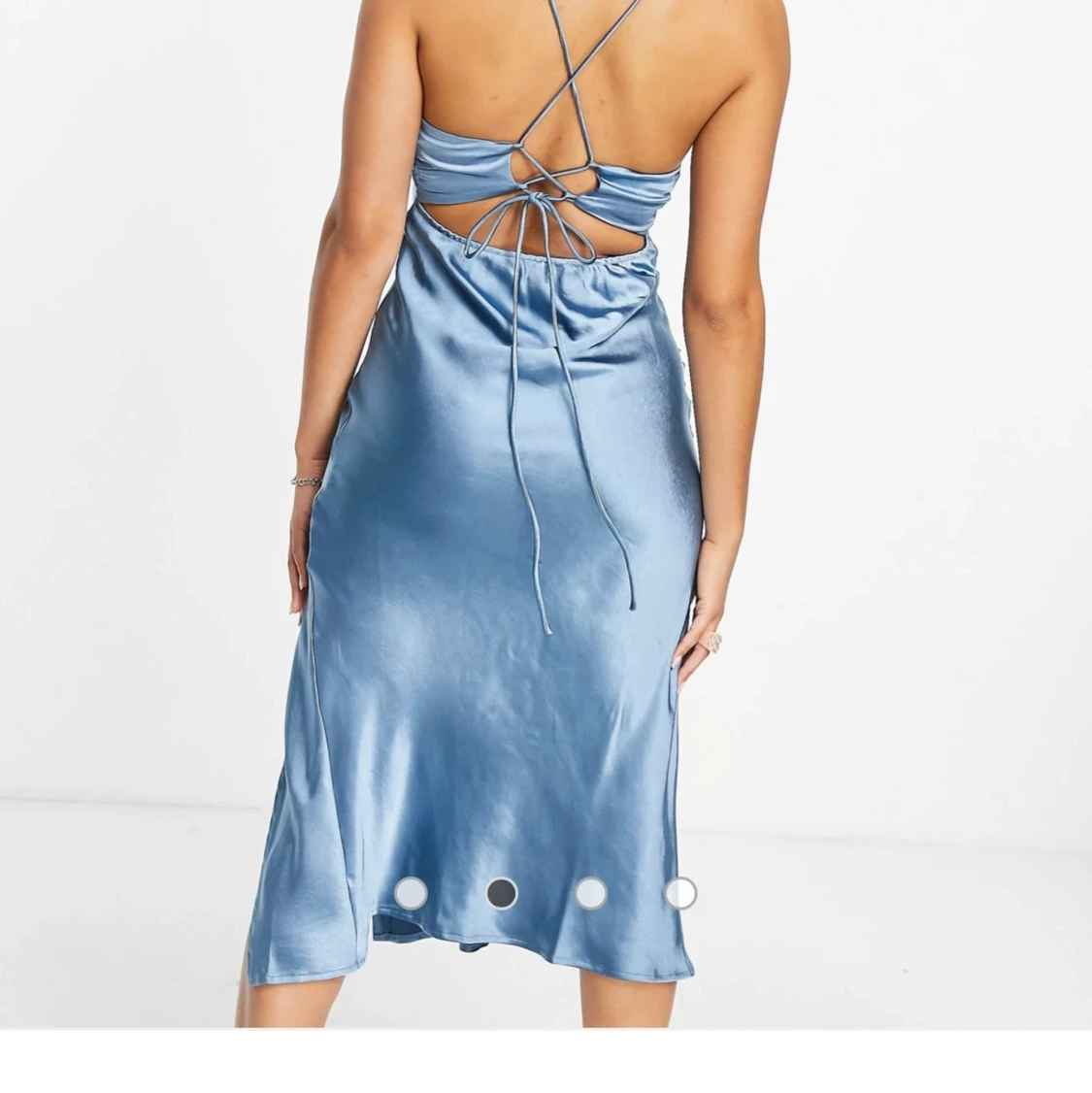 Slutsåld asos satinklänning - 90