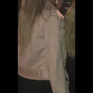 Vår jacka - Ljus rosa strl Xs knappt använd. Från zara