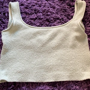 Monki - Ett grönt linne från monki🥰 nypris 150kr säljer för 30kr