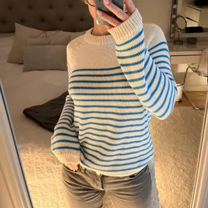 Zara tröja - Säljer denna stickade zara tröja! Den är knappt använd🦋 storlek M! Helt slutsåld