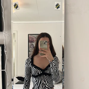 Snygg topp från shein - En fin och välsydd topp från SHEIN. Aldrig andvänd. Storlek:xs