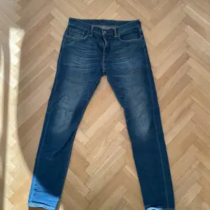 Säljer nu mina Levis jeans som jag har haft ett tag, dom är hela och i bra skick! 