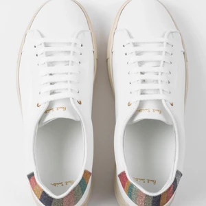 Paul Smith sneakers - Säljer dessa Paul Smith sneakers i storlek 37 då dom tyvärr blivit för små. Skorna går inte att köpa längre och nypris var 2000! Frakt på 66kr tillkommer vid köp, men kan även ta Instabox! 