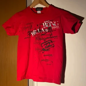 T-shirt - Tröja från Billa Bong som jag köpte här på plick. Säljer då den inte används. Frakt tillkommer. (Lånad bild)