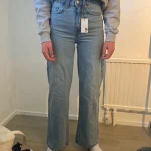 Jeans - Oanvända jeans från lager 157. Min kompis som har dem på sig är 176 cm. 