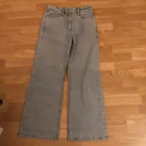 baggy jeans från collusion kommer tyvärr inte till användning dels för långa för mig :( storlek w32 l32 köparen står för frakt 💚