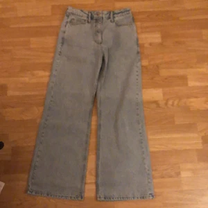 Baggy jeans  - baggy jeans från collusion kommer tyvärr inte till användning dels för långa för mig :( storlek w32 l32 köparen står för frakt 💚