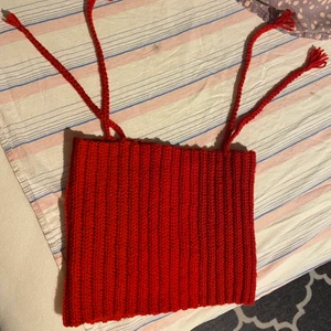 Virkad topp - En röd virkat topp. Passar för stolek M och S