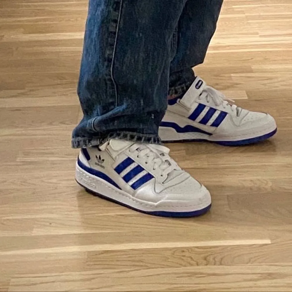 Skit snygga sneakers i storlek 40 som tyvärr inte kommer till användning längre. Har använt de några fåtal gånger så nästan i nyskick. Köpte de för 1099 kr och säljer för 800 kr. Pris kan diskuteras. Det är bara att fråga om du undrar något💙. Skor.