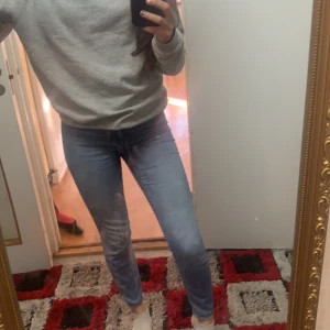 Monki  - Jeans från monkel använda Max 3 gånger och typ nya ❤️❤️formar röven snyggt
