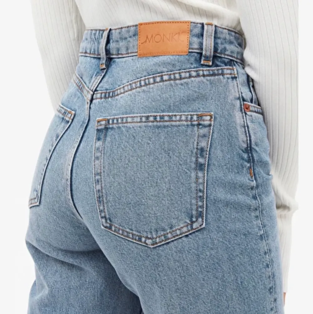 Nyskick använda en gång, jätte snygga, yoko från monki, den populäraste modellen, långa, hög midja . Jeans & Byxor.