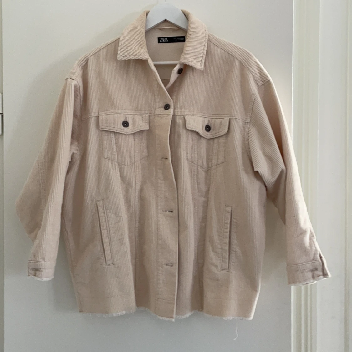 Manchesterjacka ”naturvit” från Zara