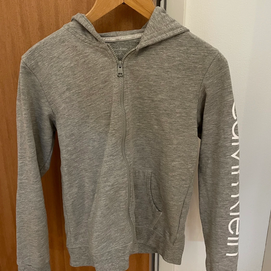 Calvin Klein kofta - 90