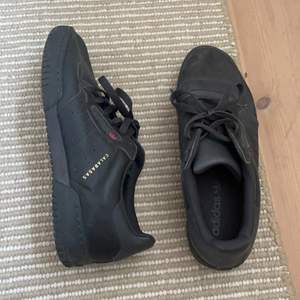 Adidas yeezy powerphase ”core black” (Fr 42) 