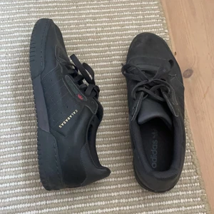 Adidas yeezy powerphase ”core black” (Fr 42) - Adidas yeezy powerphase ”core black” (Fr 42) 