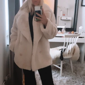 Fluffjacka - Sprillns ny från asos. Använd 2 ggr.