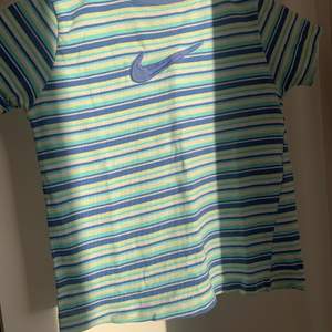 Retro barn Nike T-shirt, som inte kommit till användning! Annars skitcool 