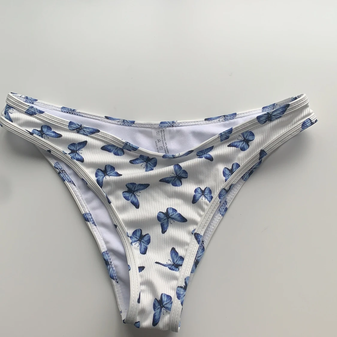 Ribbad Bikiniunderdel med fjärilar