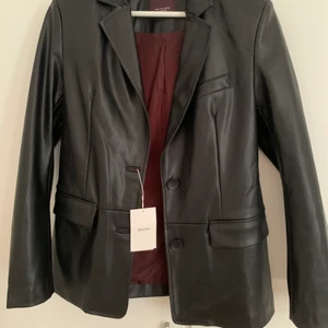 Skinnjacka bershka - Fin skinnjacka från bershka. Storlek S, aldrig använd.