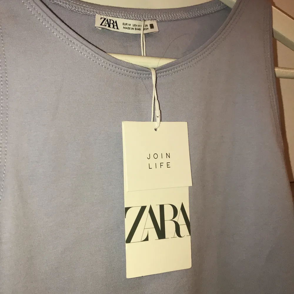 HELT NY❌ Tröja i lila pastellfärg från Zara 💜aldrig använd då jag råkade köpa två likadana . Toppar.