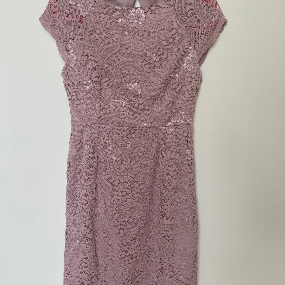 Fin spetsklänning från only strl 34