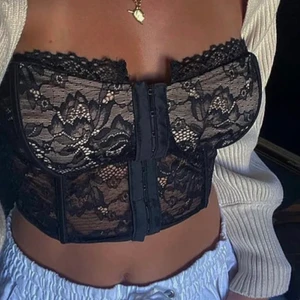 Corset top Anastasia  - Storlek S, använd 1 gång. Säljer pågrund av att den ej kommer till användning, annars jätte fin. Skickar fler bilder i dm.