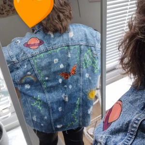 Jeansjacka  - Intressekoll på min fina jeansjacka med målningar på. Kan mötas upp i Lund, Staffanstorp, eller så kan jag frakta för en slant. 🥰