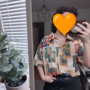 Stor vintage blus  - Oversized blus, lite vintage vibe. Aldrig använd 🥰 kan mötas i Lund, Staffanstorp eller frakta.